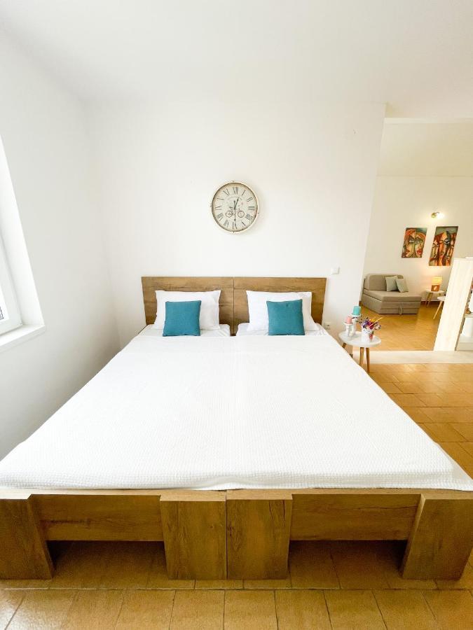 Spacious Apartment Amaros กอร์จูลา ภายนอก รูปภาพ