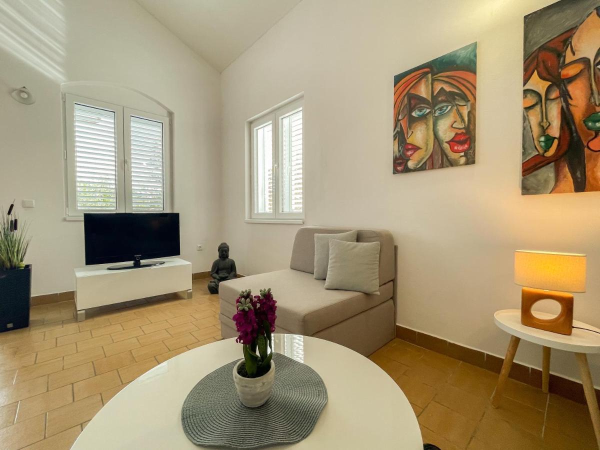 Spacious Apartment Amaros กอร์จูลา ภายนอก รูปภาพ