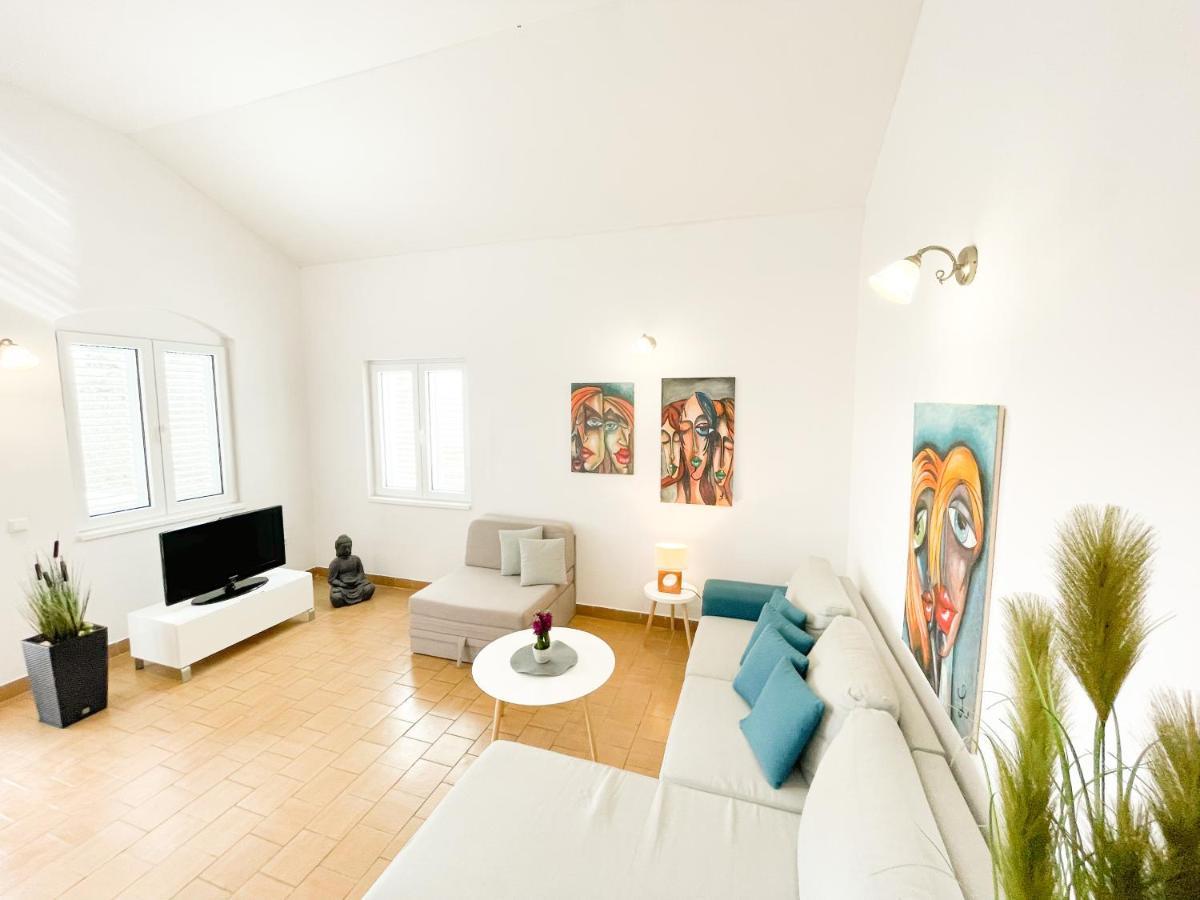 Spacious Apartment Amaros กอร์จูลา ภายนอก รูปภาพ
