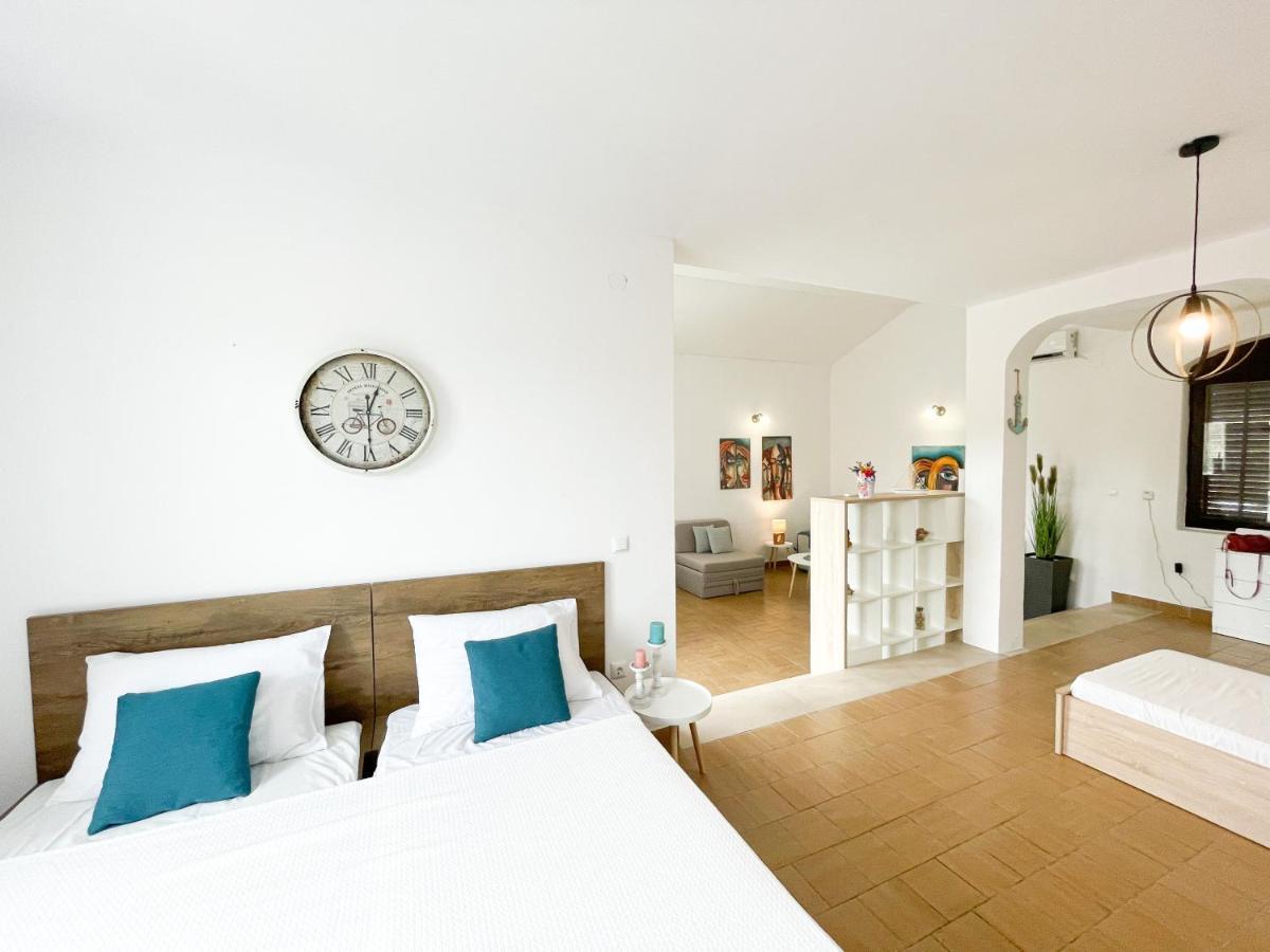 Spacious Apartment Amaros กอร์จูลา ภายนอก รูปภาพ