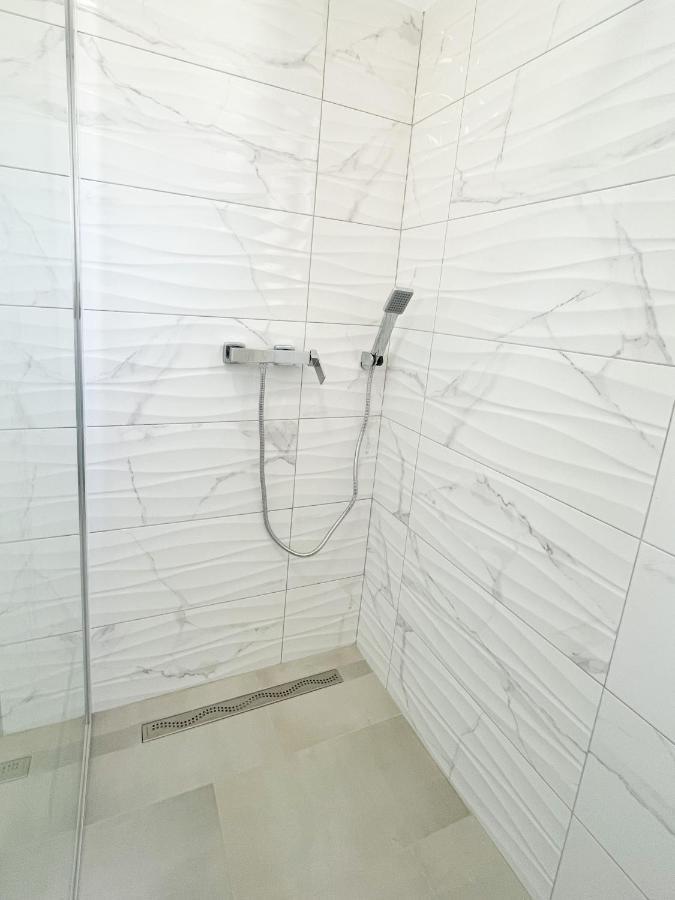 Spacious Apartment Amaros กอร์จูลา ภายนอก รูปภาพ
