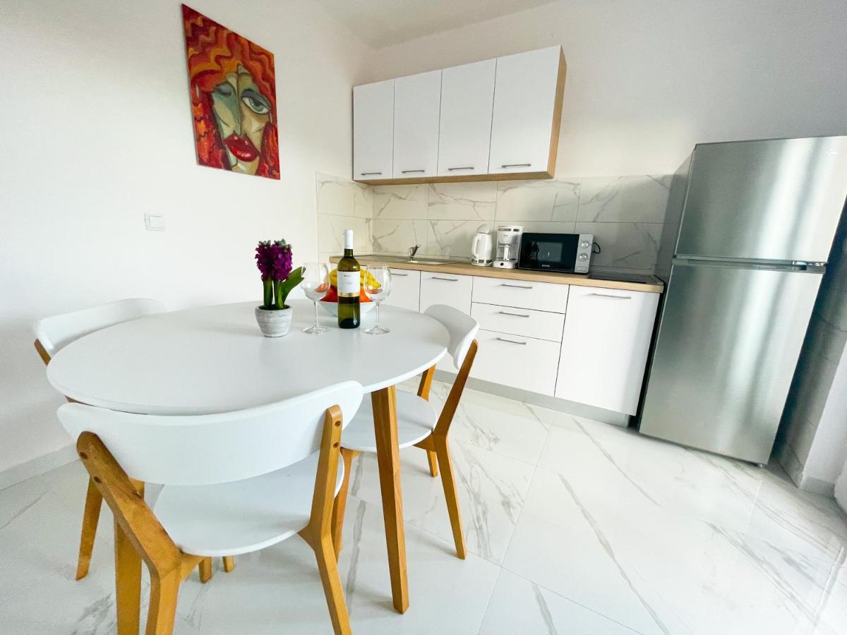 Spacious Apartment Amaros กอร์จูลา ภายนอก รูปภาพ
