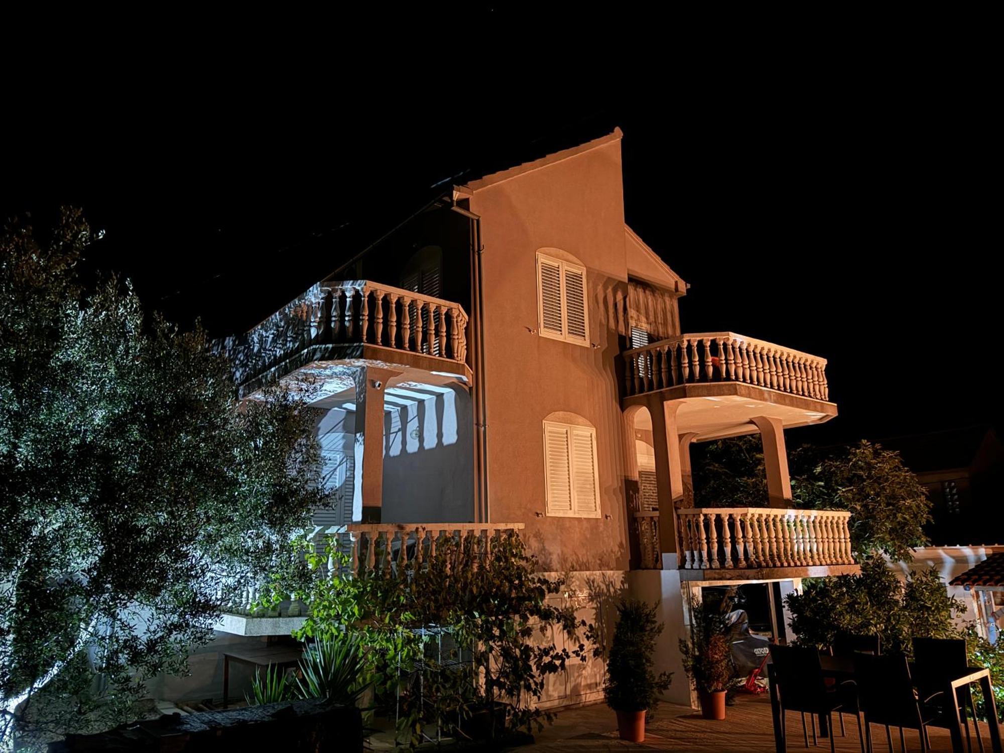 Spacious Apartment Amaros กอร์จูลา ภายนอก รูปภาพ